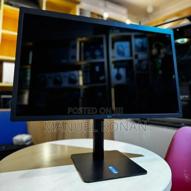 LG Monitor · Photo 1