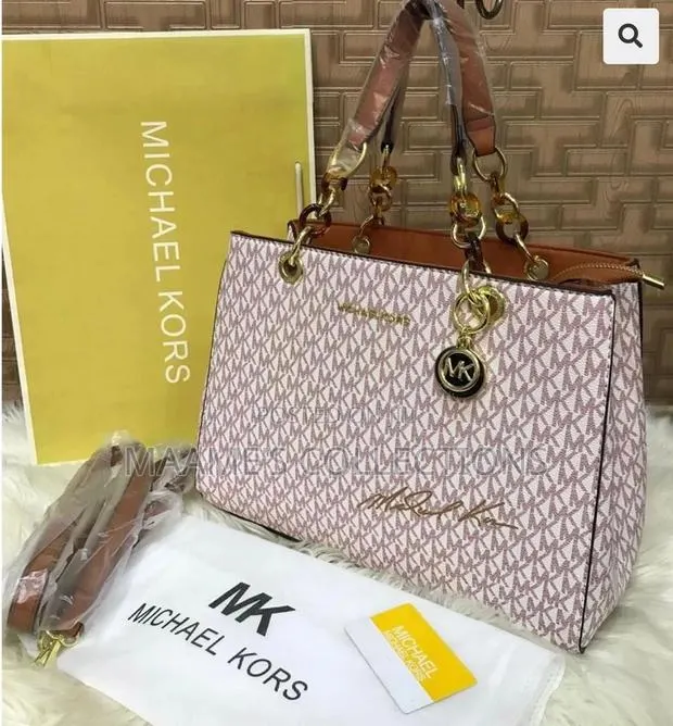 Original Mk Ladies Handbag With a Strap · Photo 1