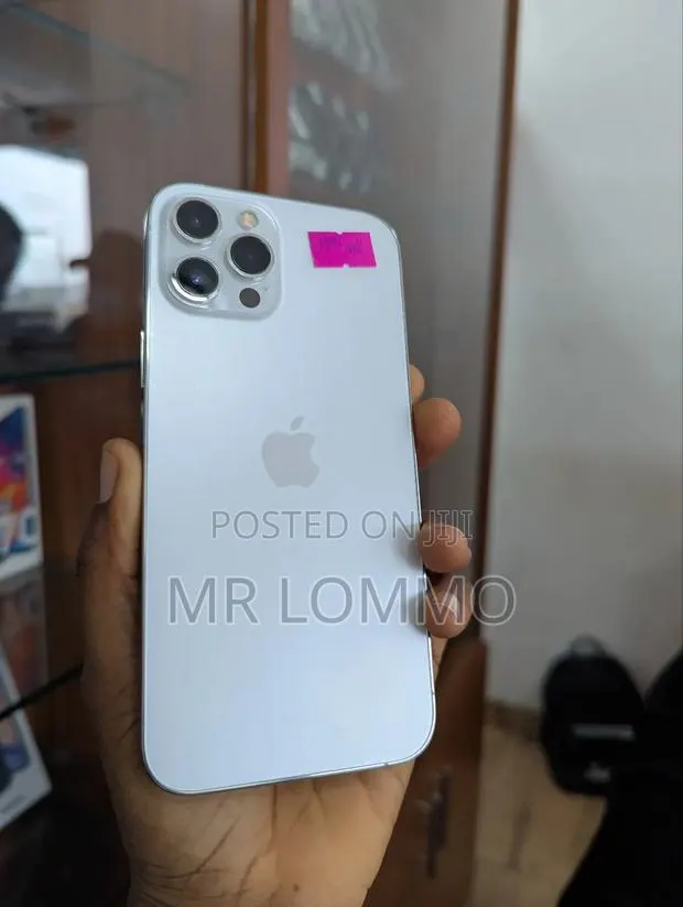 Apple iPhone 12 Pro Max 128 GB White · Photo 1