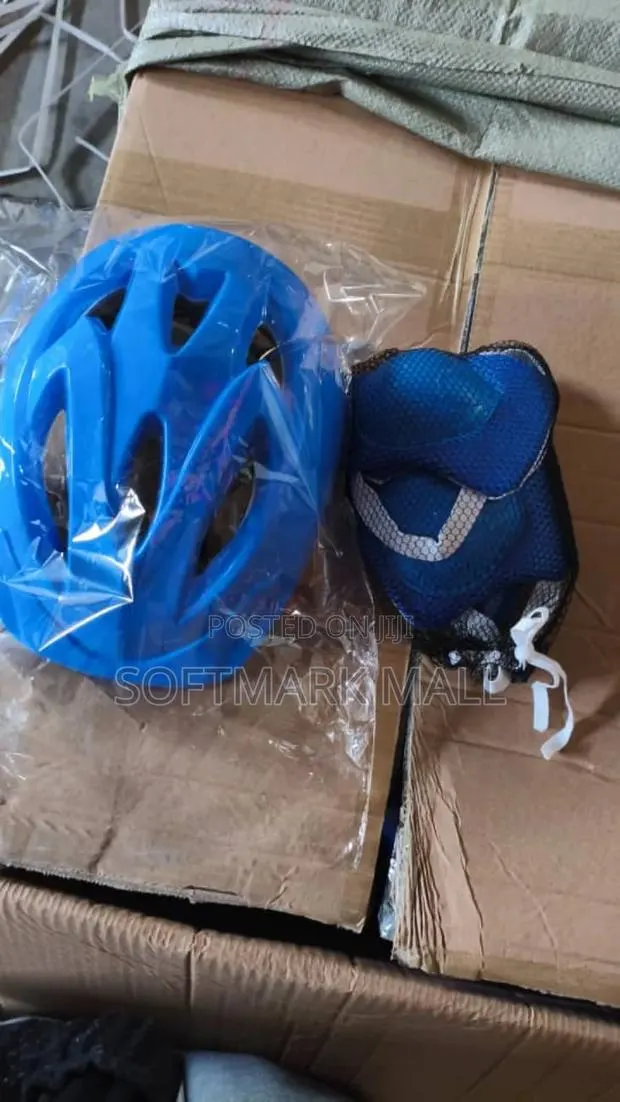 Strong Kids Helmet With Elbow And Knee Guards · Photo 1