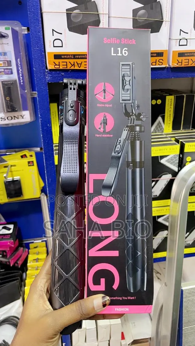 L16 Selfie Stick With Tripod · Photo 1