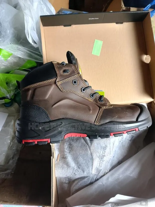 Safetoe Safety Boots <> Brown. · Photo 1