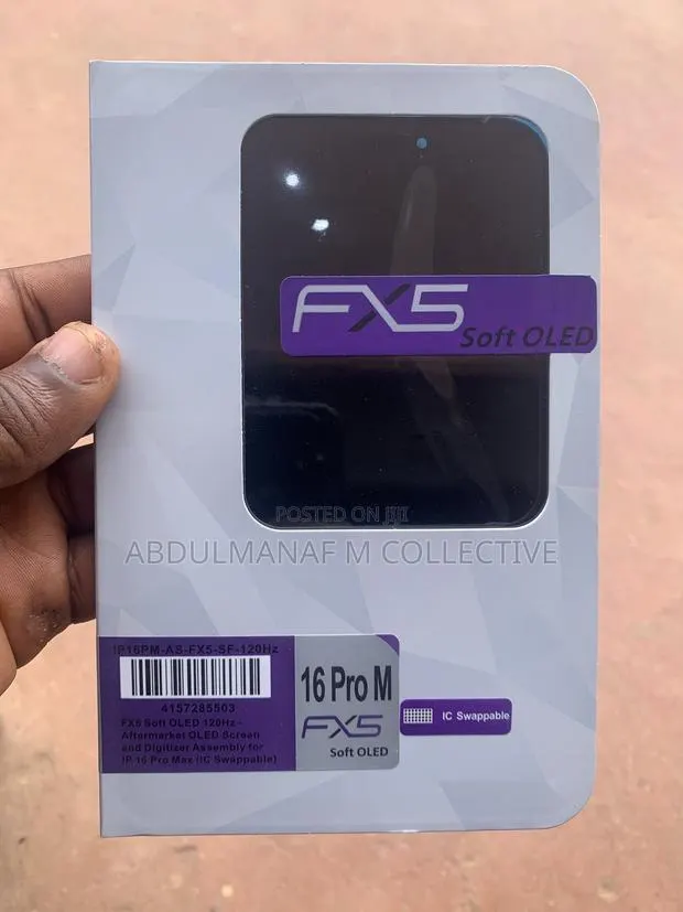iPhone 16 Pro Max Screen Replacement · Photo 1