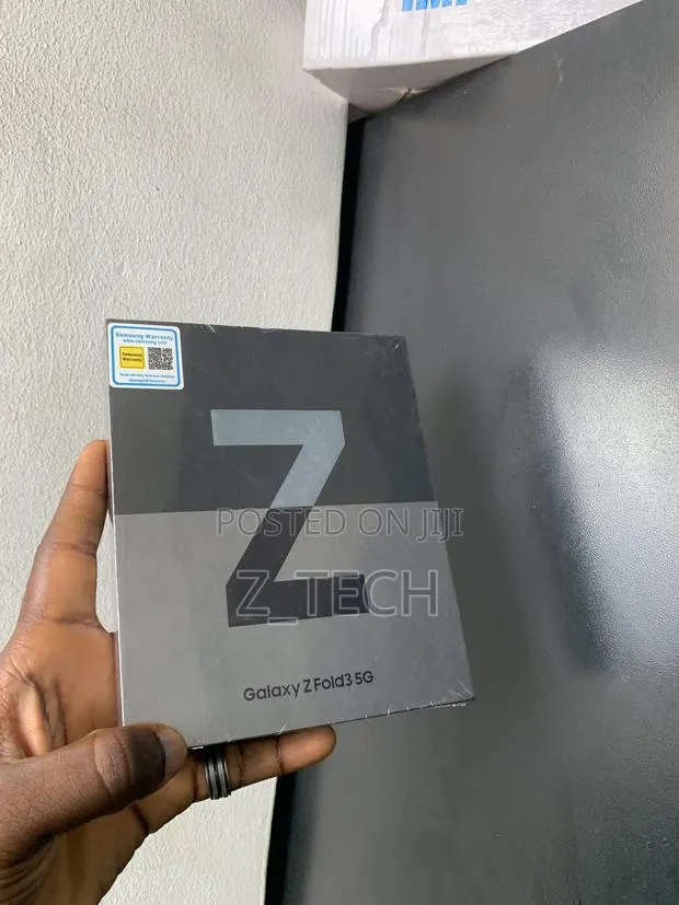 New Samsung Galaxy Z Fold 3 512 GB Black · Photo 1