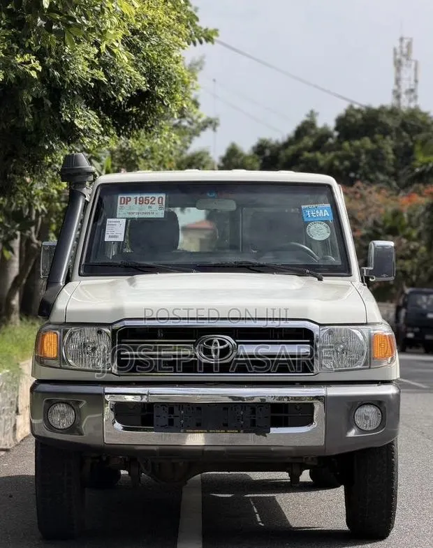 Toyota Land Cruiser 76 Series 2018 White · Photo 1