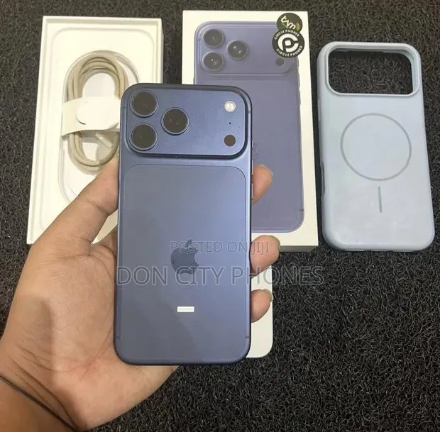 Apple iPhone 17 Pro Max 256 GB Blue · Photo 1