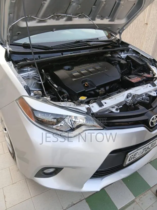 Toyota Corolla 2016 Silver · Photo 1