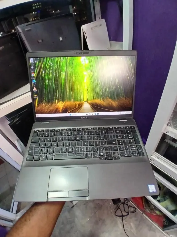 Laptop Dell Latitude 5500 16GB Intel Core i5 SSD 512GB · Photo 1