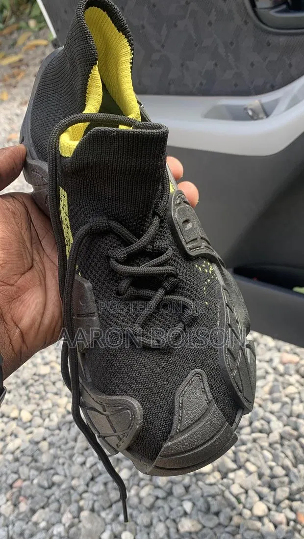 Quality Sneakers · Photo 1