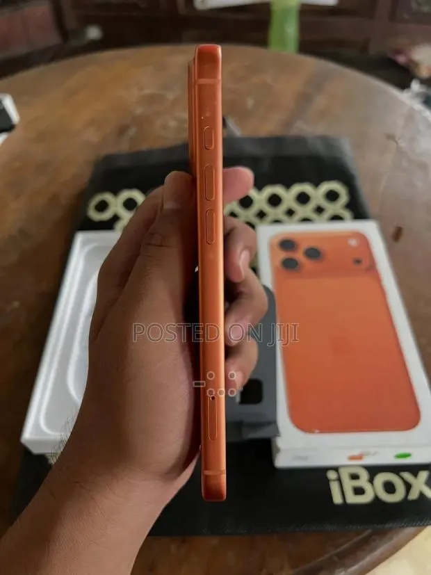 Apple iPhone 17 Pro Max 512 GB Orange · Photo 1
