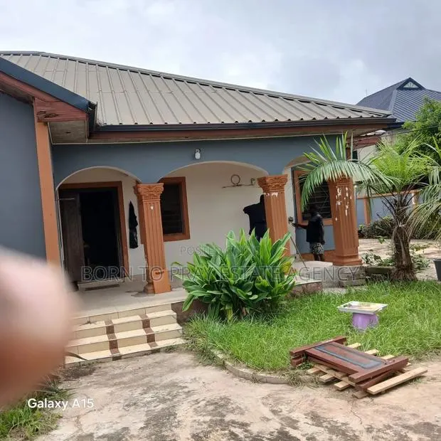 4bdrm House in Born To Pray Estate, Ejisu-Juaben Municipal for rent · Photo 1