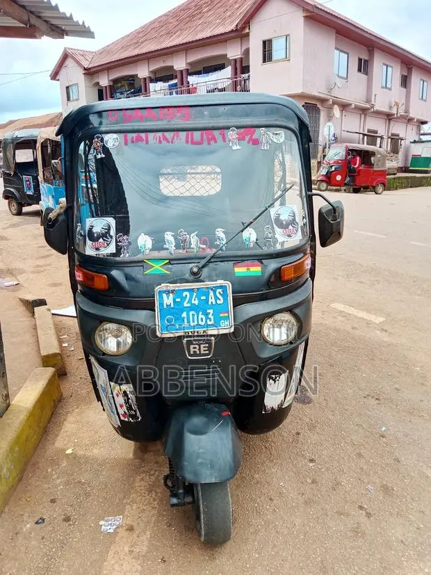 Bajaj RE 2024 Black · Photo 1