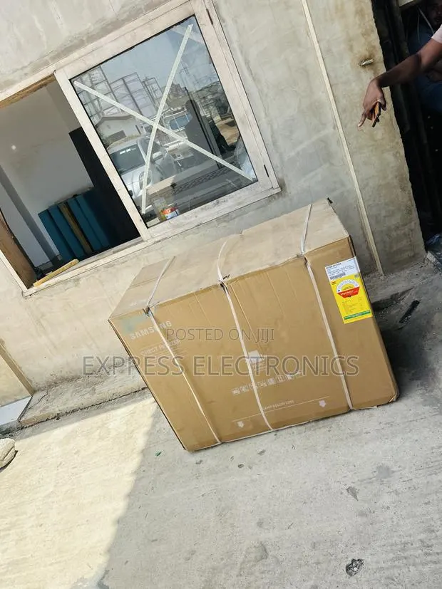 Energy Efficiency Chest Freezer Samsung 281l · Photo 1