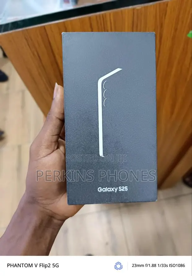 New Samsung Galaxy S25 256 GB Blue · Photo 1