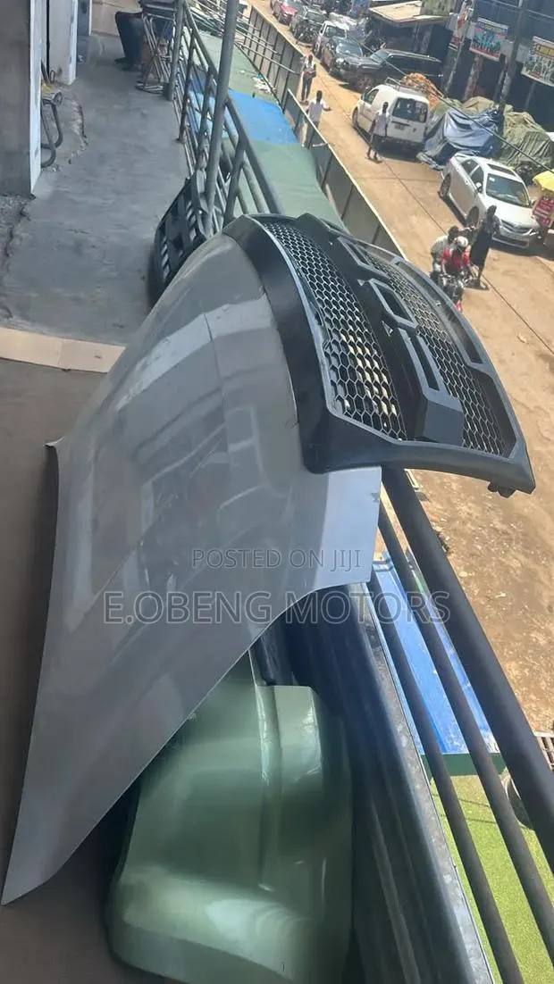 Ford F150 2012 to 2015 Front Fender and Grill · Photo 1