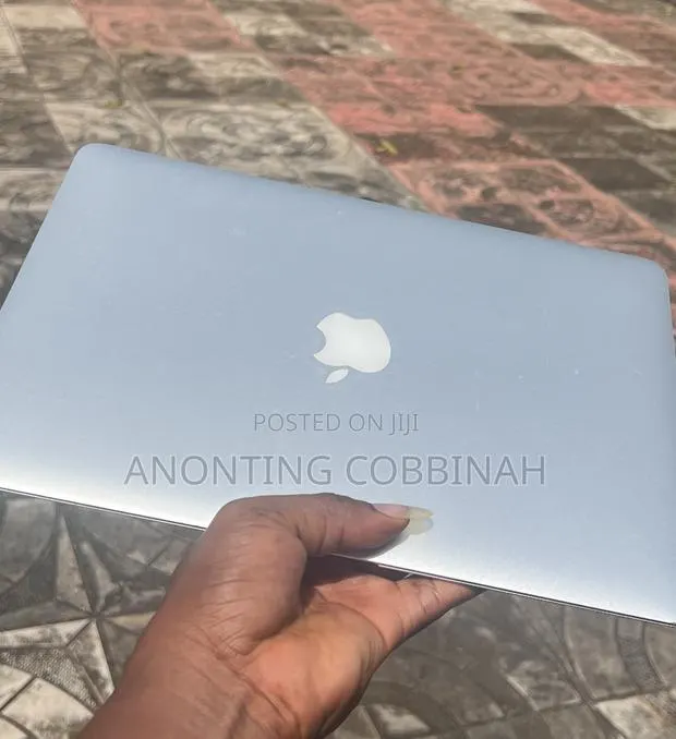 Laptop Apple MacBook Air 2017 8GB Intel Core i5 SSD 128GB · Photo 1