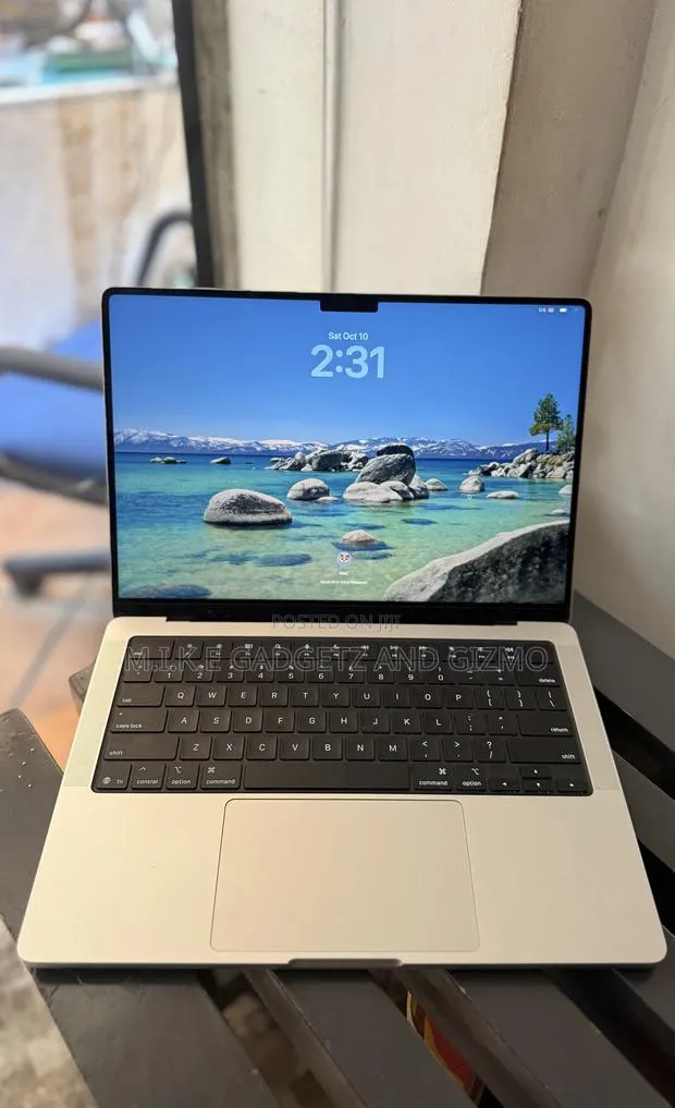 Laptop Apple MacBook Pro 2025 M5 16GB Apple M5 SSD 1T · Photo 1