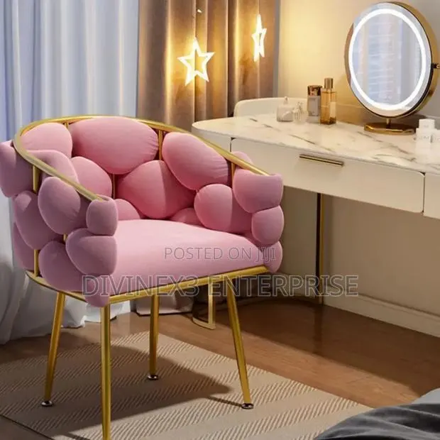 Modern Luxury Chair · Photo 1
