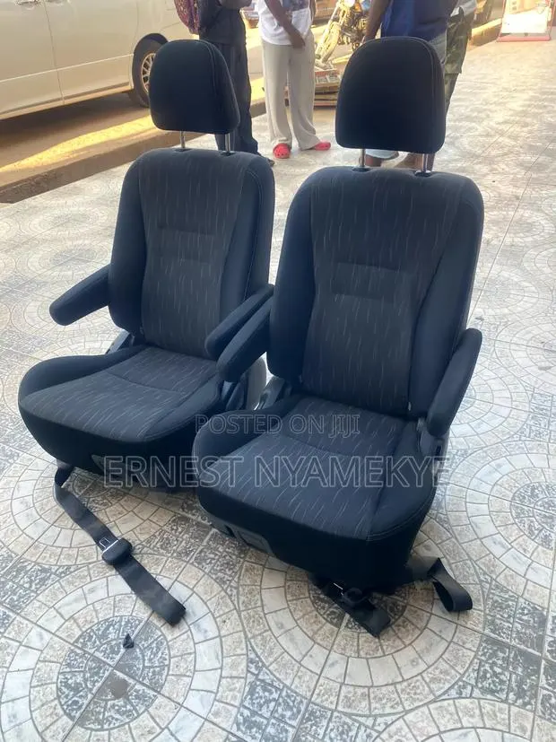 Toyota Voxy Seat · Photo 1
