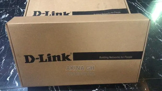 D-Link 48-Port Unmanaged Switch With 2 Gigabit SFP DES-1050G · Photo 1