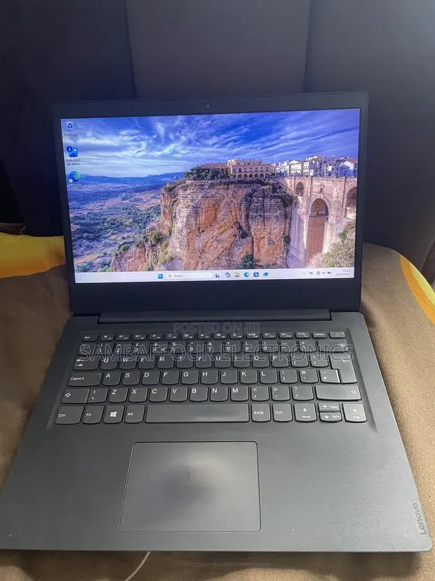 Laptop Lenovo Ideapad V14 IGL 8GB Intel Core i5 SSD 128GB · Photo 1