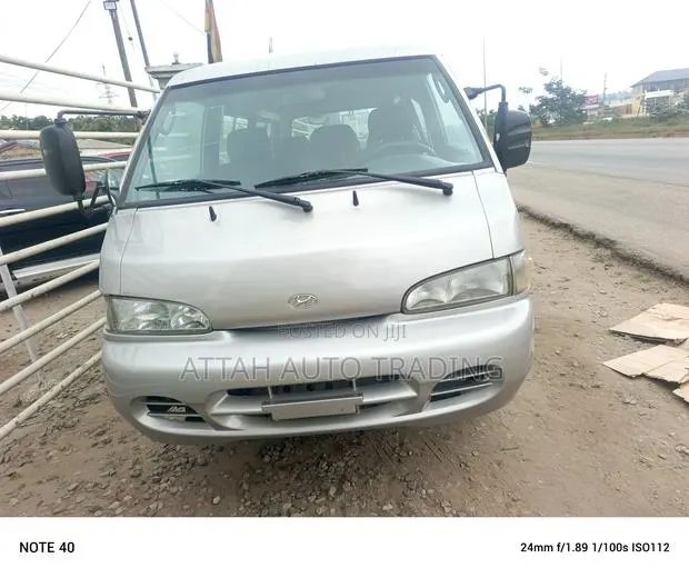 Hyundai H-100 1999 Silver · Photo 1