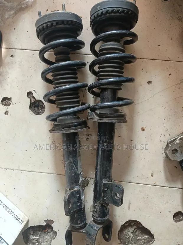 Chrysler 300 Front Shocks Complete Pair · Photo 1