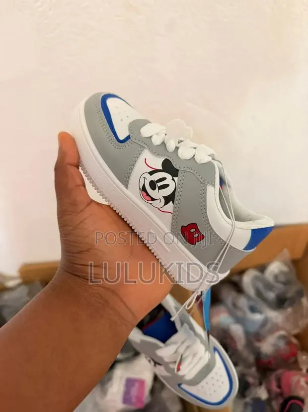 Kids Disney Sneakers · Photo 1
