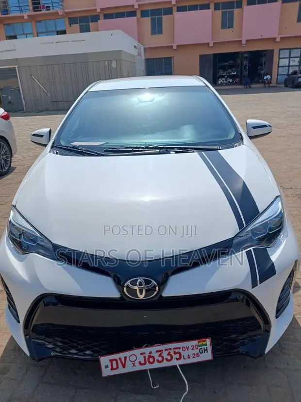 Toyota Corolla LE (1.8L 4cyl 2A) 2019 White · Photo 1