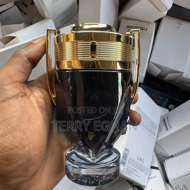 Invictus Parfum · Photo 1