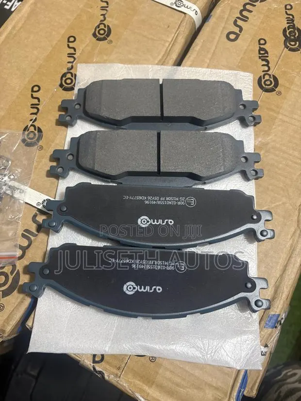 Ford Explorer, Flex, Taurus, Lincoln MKS, MKT Front Brake Pads · Photo 1