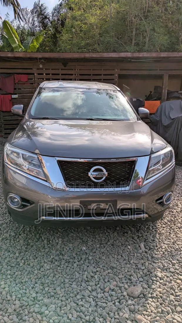 Nissan Pathfinder 2015 Gray · Photo 1