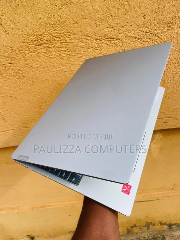 Laptop Lenovo IdeaPad 330S 8GB AMD Ryzen 5 HDD+SSD 256GB · Photo 1