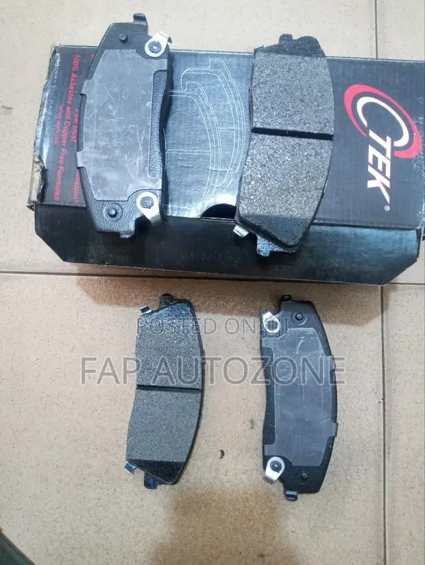 Premium Centric Chrysler 300, Challenger Brake Pads From the USA · Photo 1