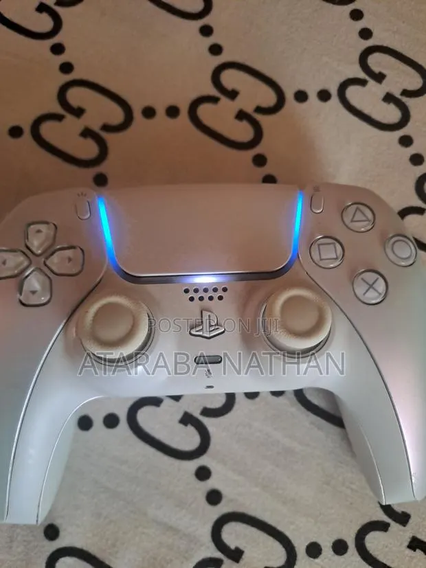 PS 5 Game Controller · Photo 1
