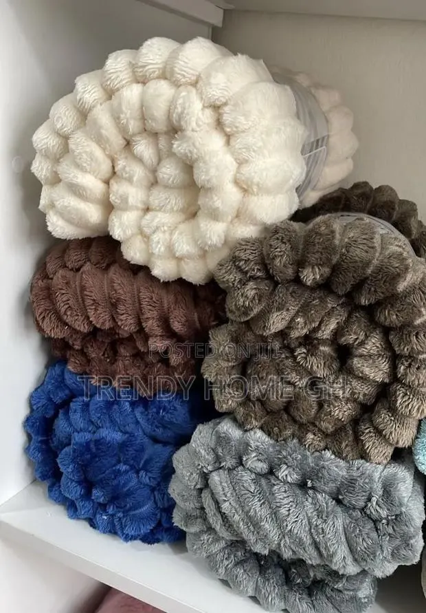 Premium Warm Blanket Soft, Cozy Ultra Comfortable Bedding · Photo 1