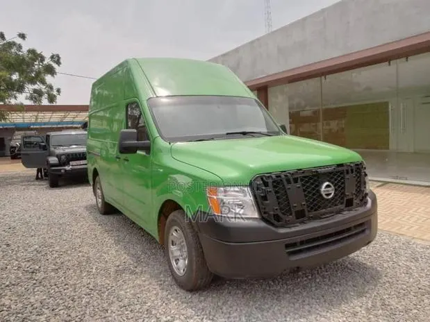 Nissan Caravan (Urvan) 2012 Green · Photo 1