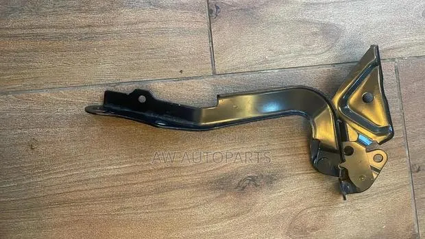 Toyota Highlander 08-11 Hood Hinge · Photo 1