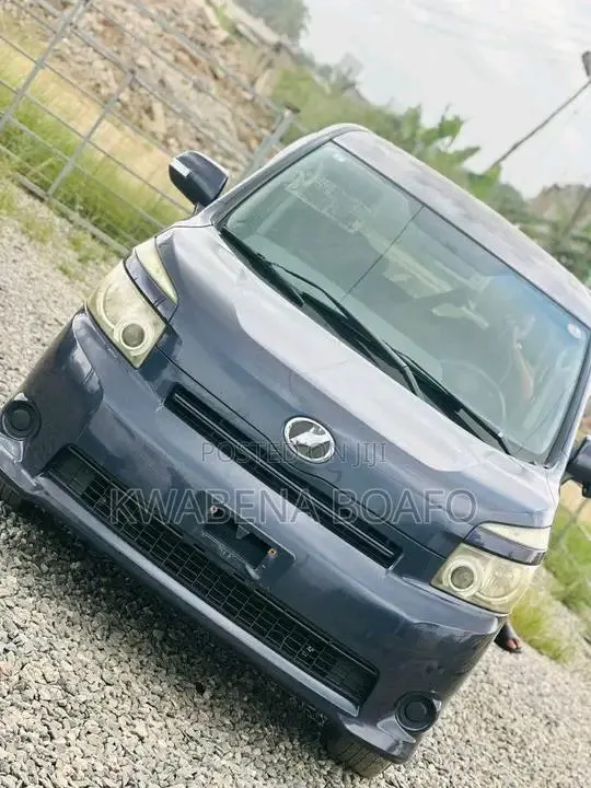 Toyota Voxy 2013 Gray · Photo 1