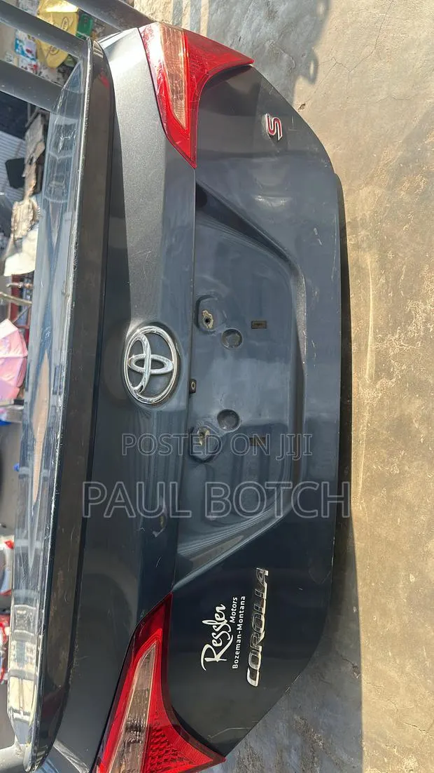 2017 Toyota Corolla Boot/Trunk With Spoiler · Photo 1