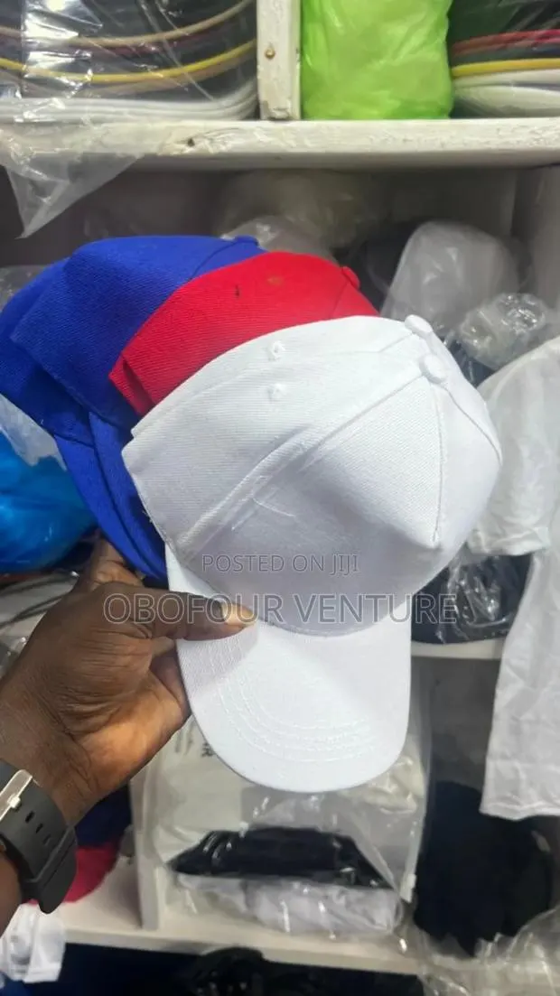 Baseball Cap With Solid Materials. Ooll · Photo 1