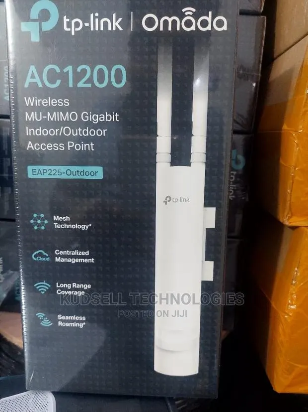 TP-Link Eap225-Outdoor Gigabit Indoor/Outdoor Access Point · Photo 1