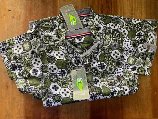Boys Short Sleeve Shirts · Photo 1