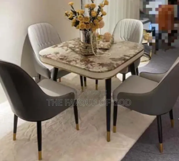 Well Polished 4seater Dining Set · Photo 1