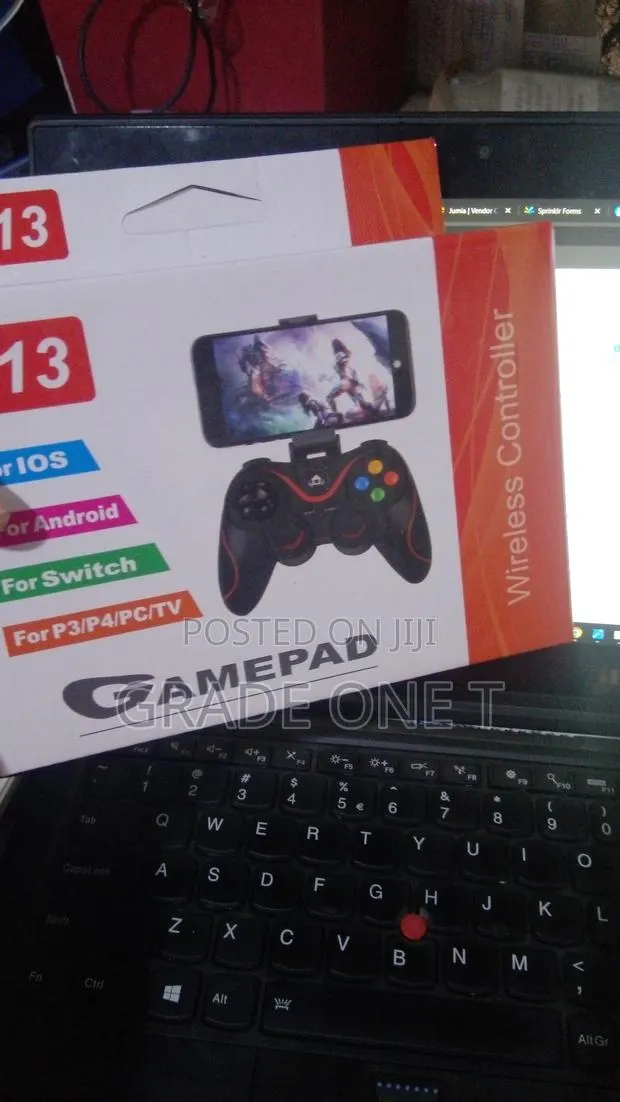 Promo: V13 Gamepad · Photo 1