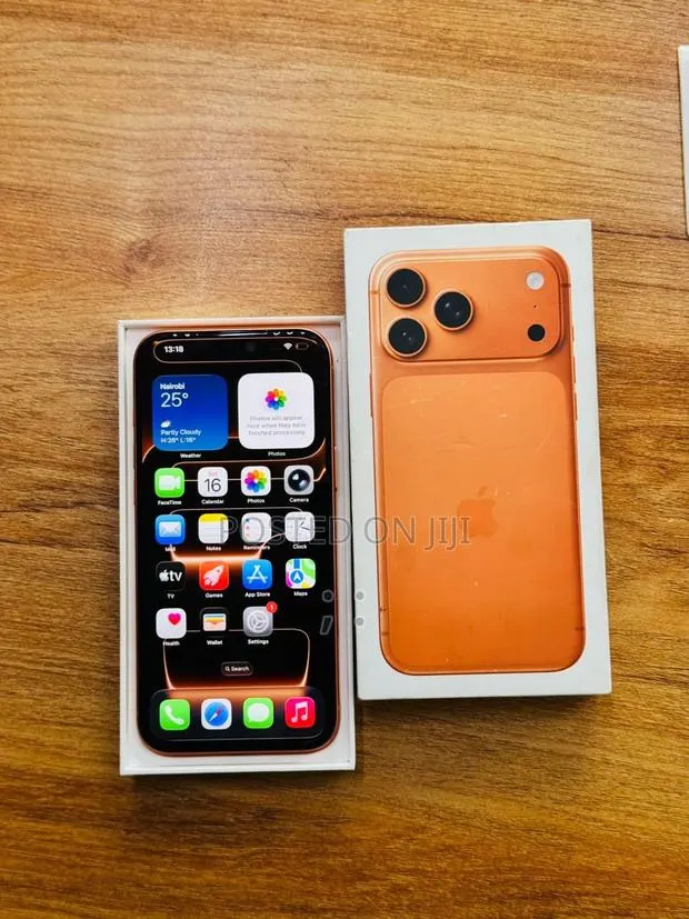Apple iPhone 17 Pro Max 512 GB Orange · Photo 1