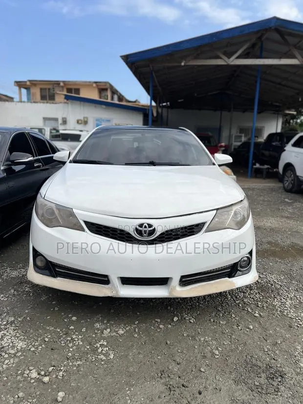 Toyota Camry 2014 White · Photo 1