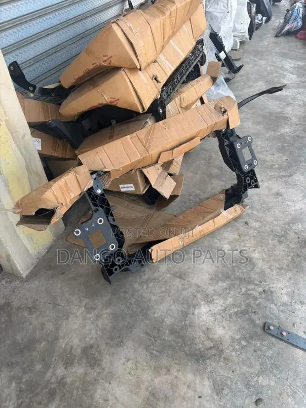 Honda CRV Radiator Support 2017-22 · Photo 1