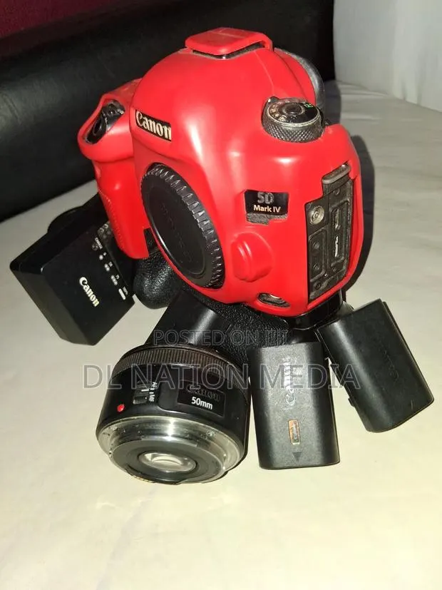 5d Mark 4 Iv With 3 Batteries and 50 Mm STM Lens · Photo 1