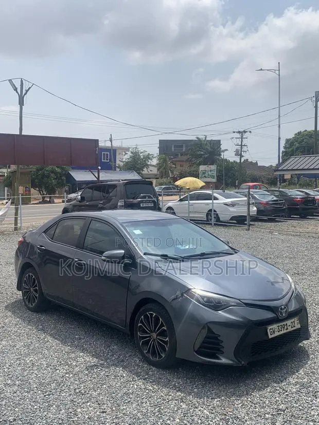 Toyota Corolla 2016 Gray · Photo 1